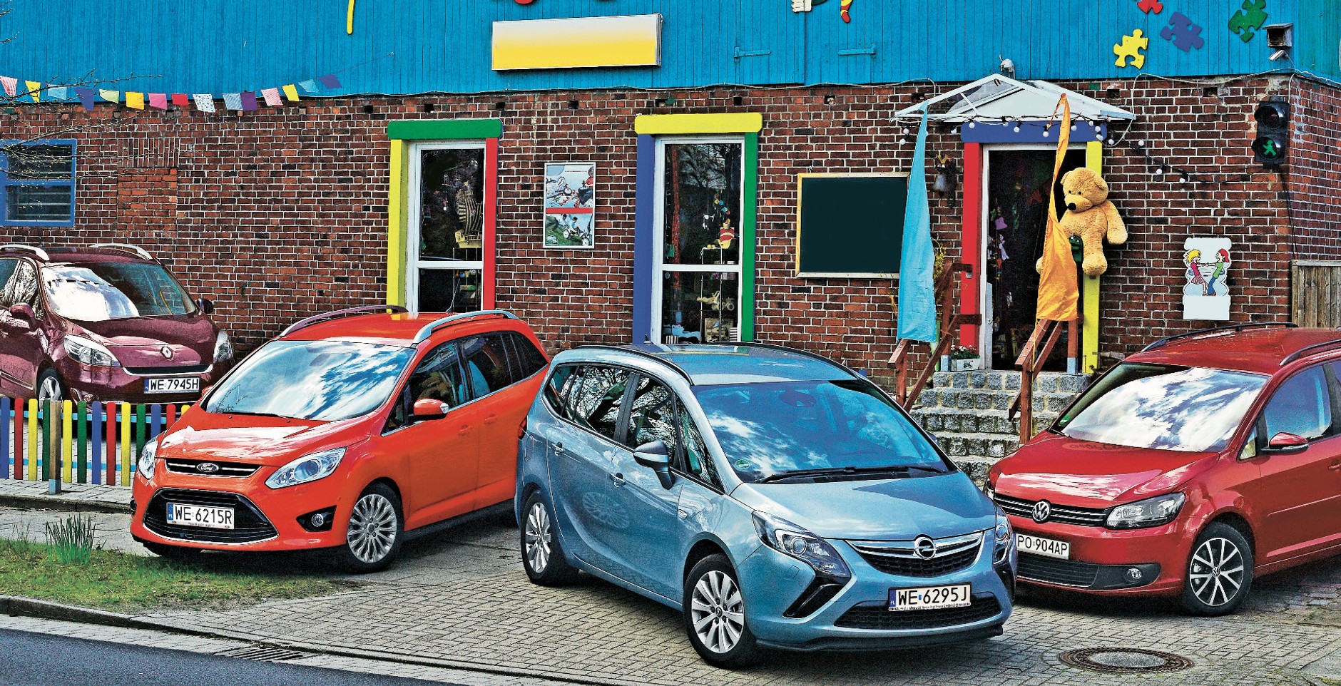 Ford Grand C-Max, Opel Zafira Tourer, Renault Grand Scenic i Volkswagen Touran