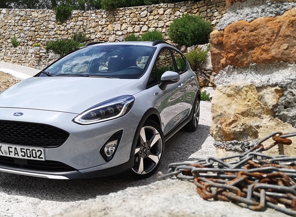 Pierwsza jazda: Ford podwyższył Fiestę, czyli jak się robi crossovery