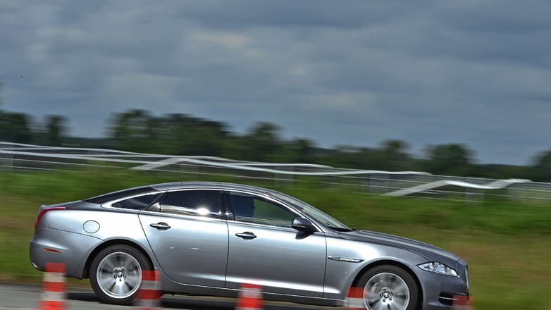 Jaguar XJ 2.0: jeździliśmy wersją z najsłabszym silnikiem