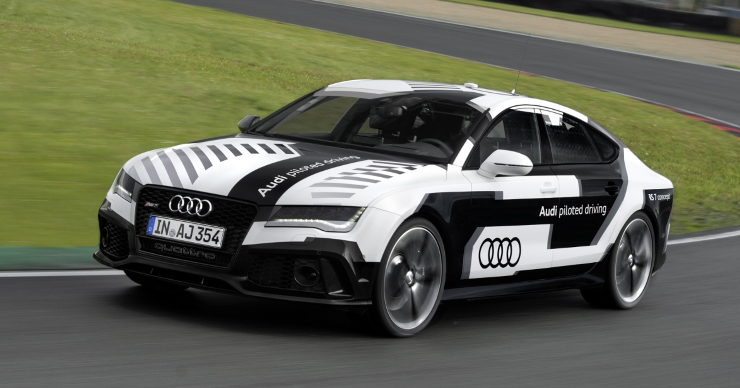 Samochód który sam jeździ - Audi RS 7 piloted driving concept na torze wyścigowym