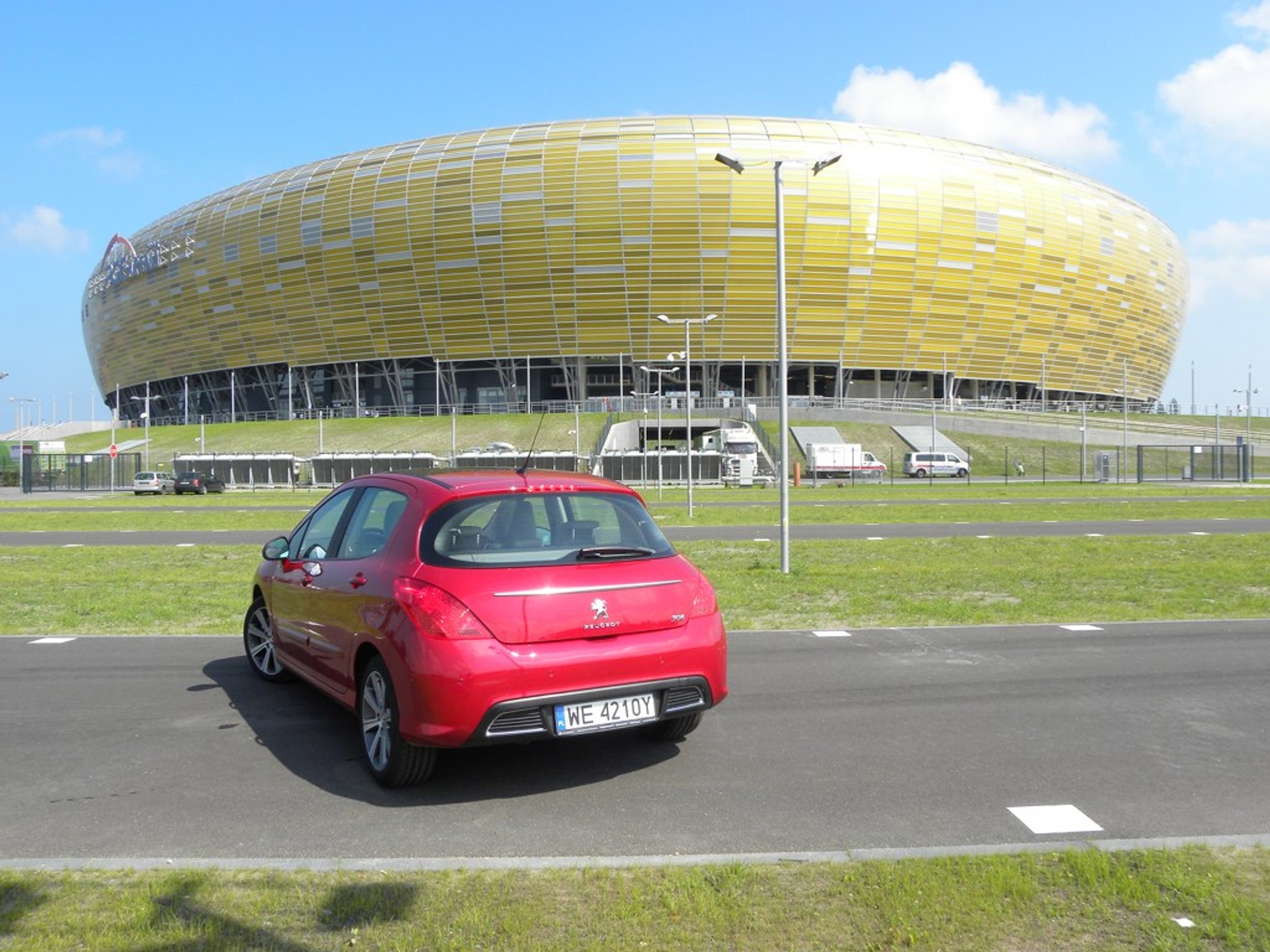 Peugeot 308 FL: Świeża twarz