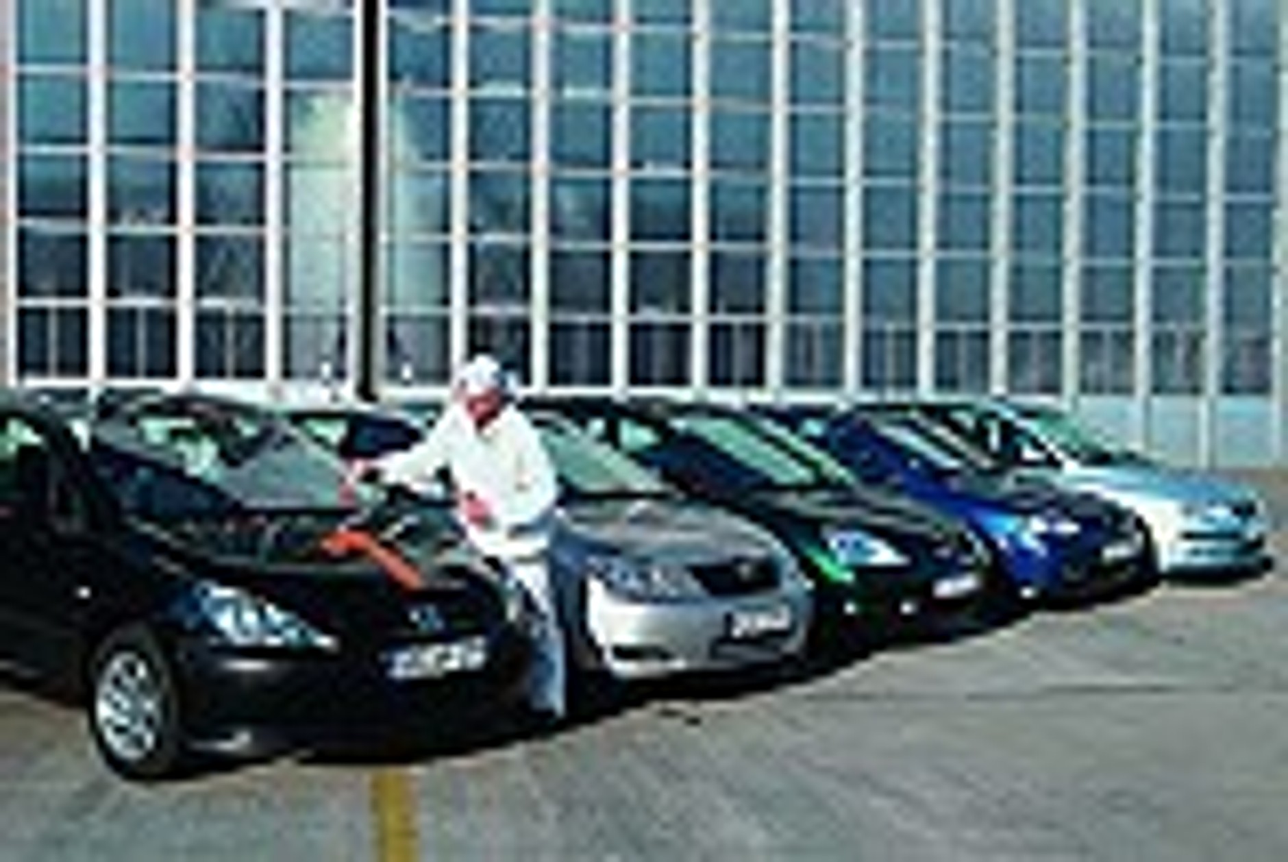 Szara myszka wychodzi z cienia