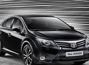 Taka jest Toyota Avensis po liftingu