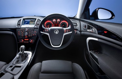 Opel Insignia od środka - pierwsze zdjęcia wnętrza nowego Opla
