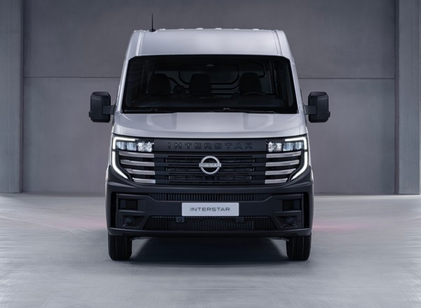Nowy Nissan Interstar nadal z dieslem, ale jest też duża nowość