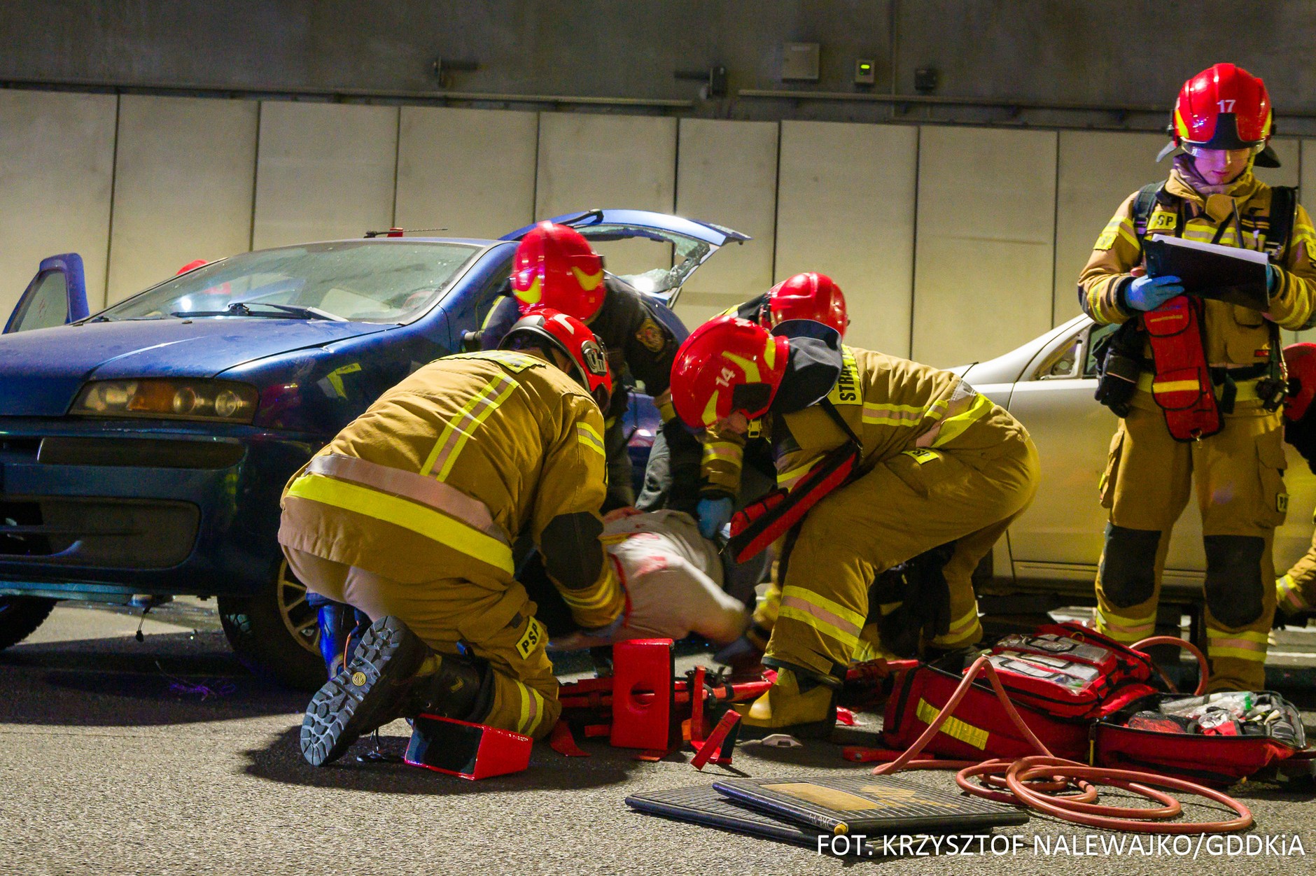 Ćwiczenia służb ratowniczych w tunelu na S2 POW w Warszawie
