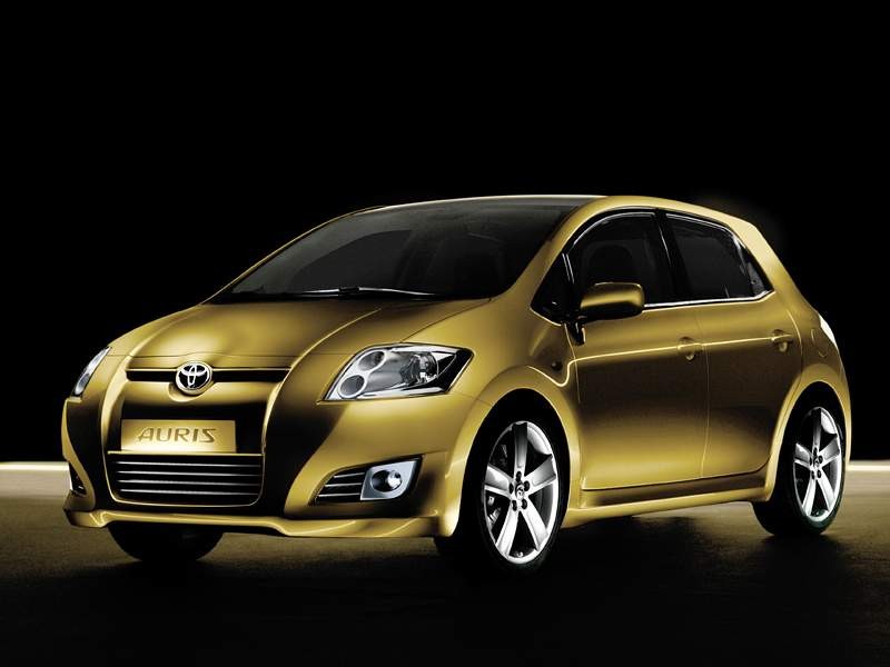 Paryż na żywo: Toyota Auris space