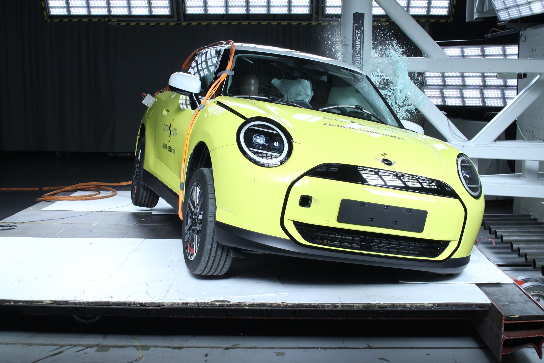 Mini Cooper E. Test zderzeniowy Euro NCAP