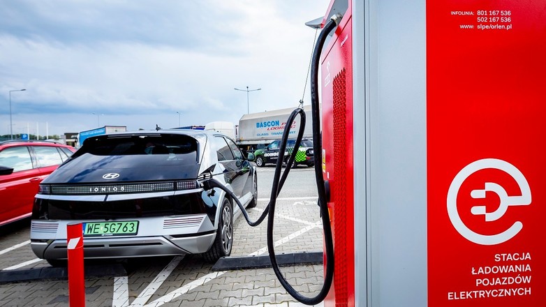 Orlen udostępnił ultra szybką ładowarkę