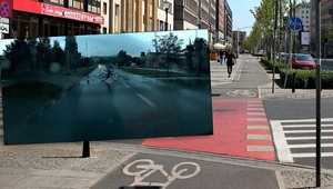 Kierowca dał szkołę rowerzyście na przejeździe. Ten nie znał przepisów jak... większość. Są niejasne