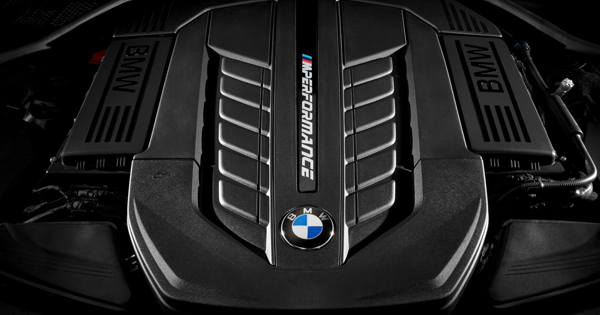 Silnik V12 BMW M760Li