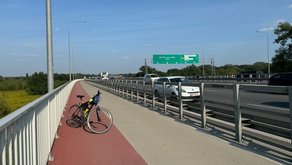Most Południowy w Warszawie ma ścieżkę rowerową