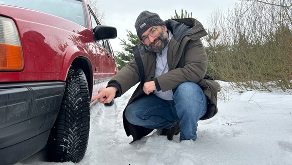 Ekstremalne warunki zimowe, ale opony całoroczne. Czy to da się pogodzić?