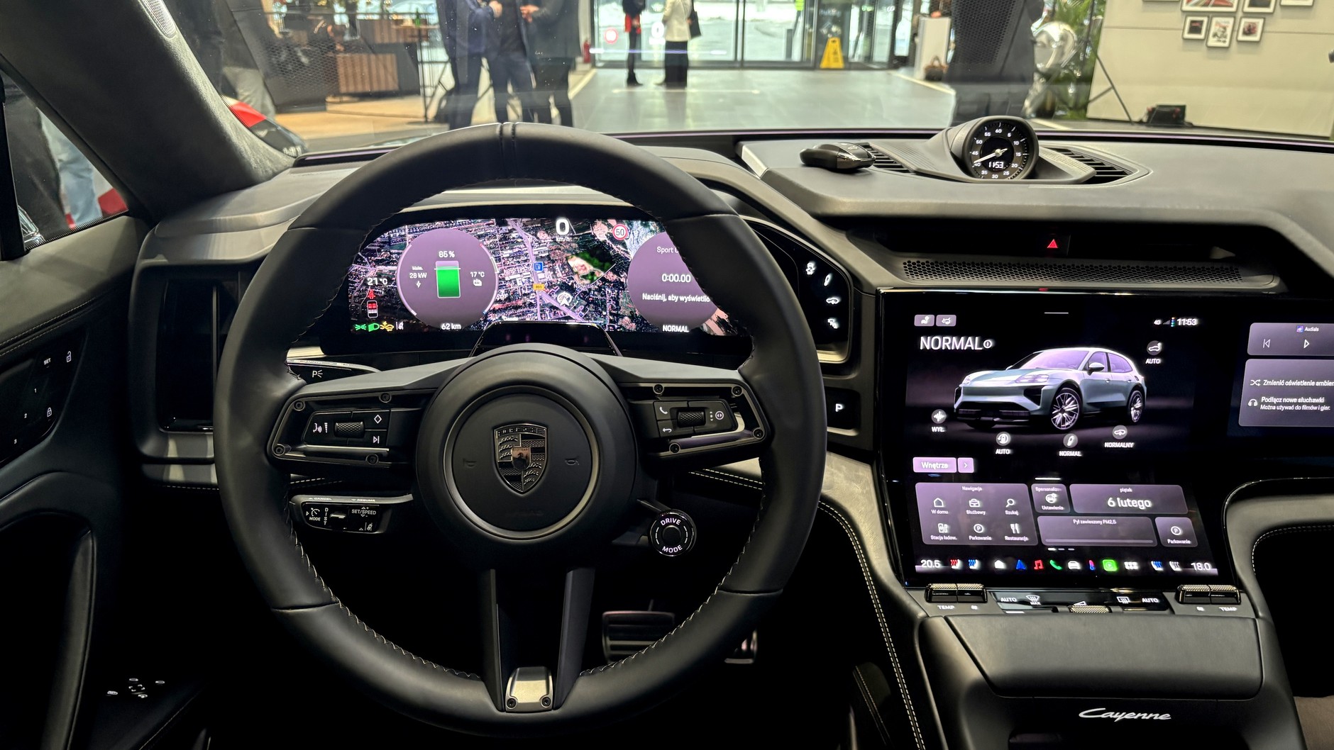 Premiera Cayenne Electric w Porsche Centrum Warszawa Wawer