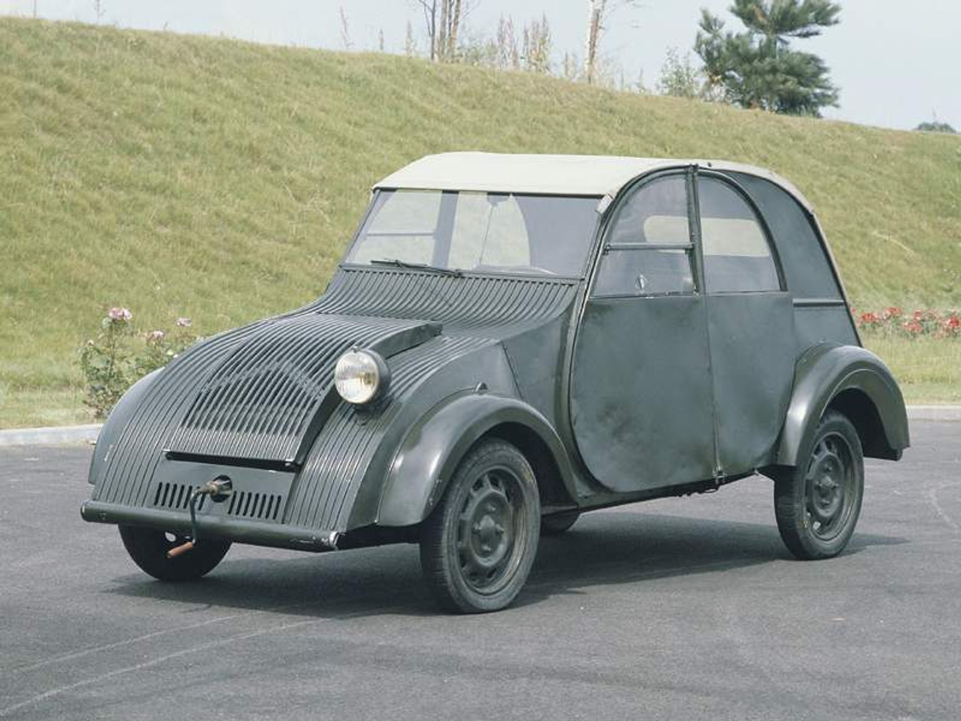Citroën: sześćdziesięciolecie modelu 2 CV i inne jubileusze...