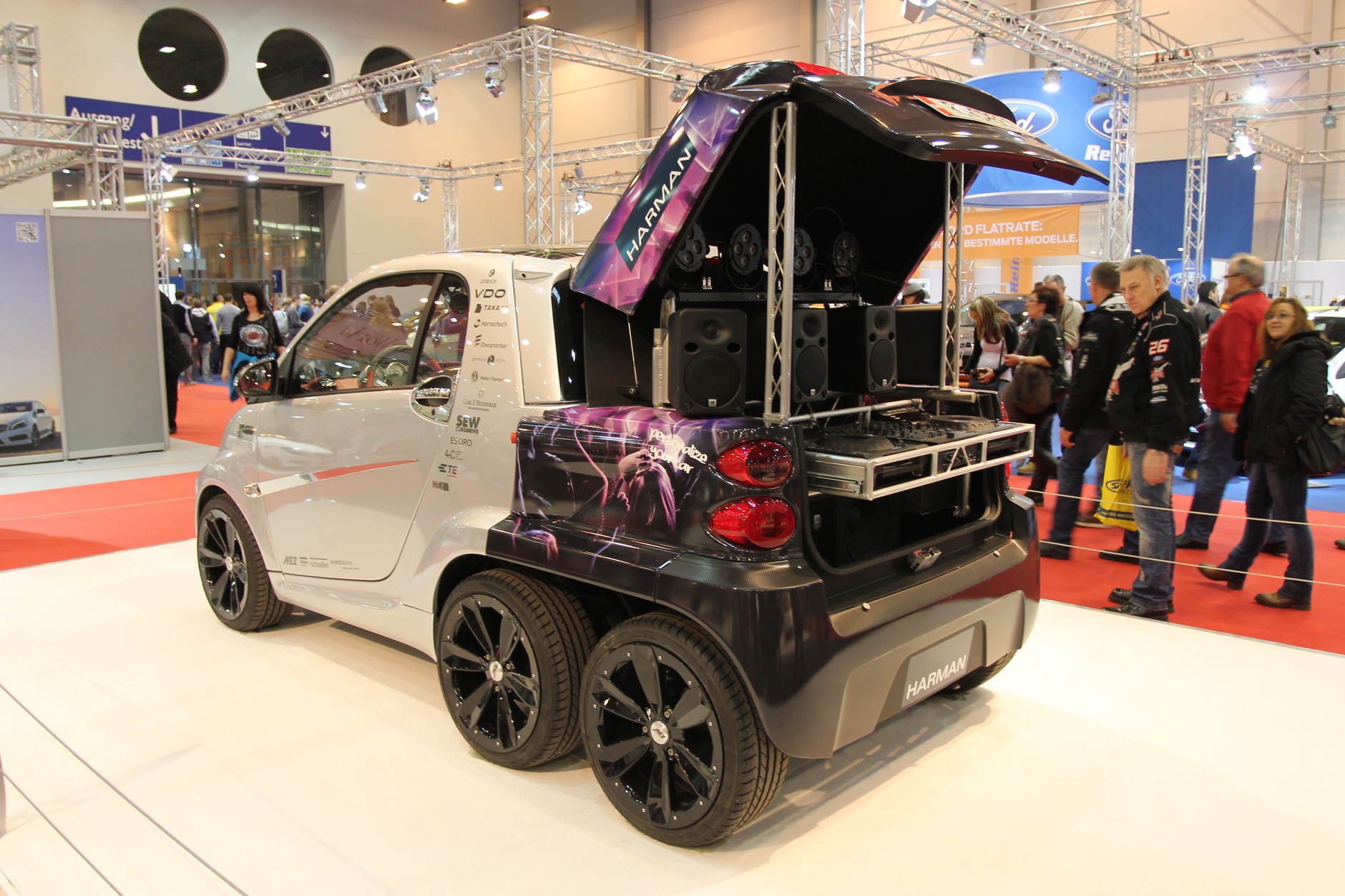 Essen Motor Show 2012 - zwariowane bolidy i szokujące dziewczyny