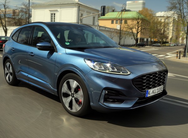 Możliwy pożar w hybrydzie, czyli akcja naprawcza nowego Forda Kuga