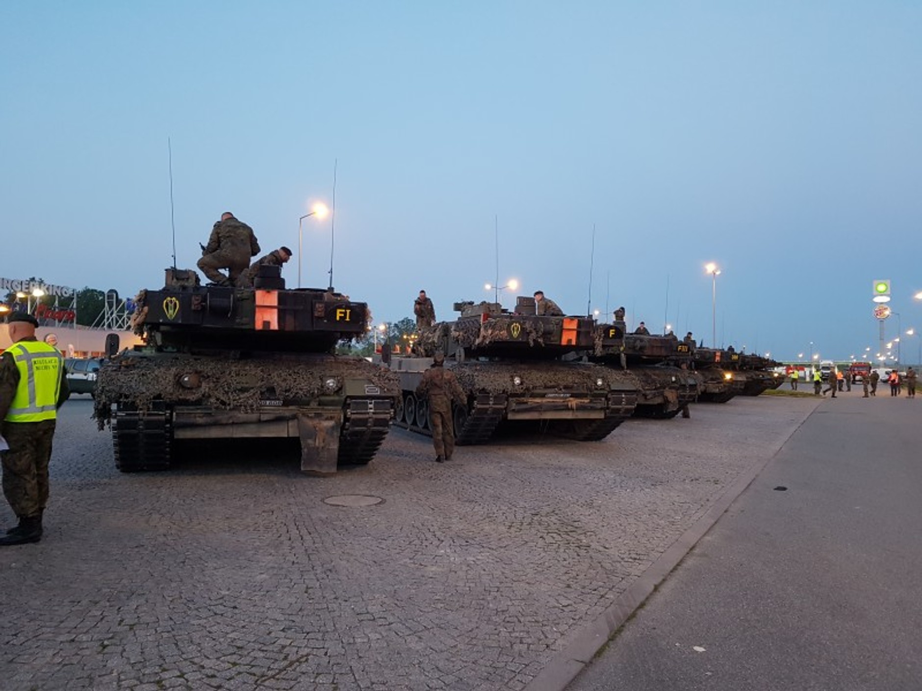 Przejazd kolumny wojskowej