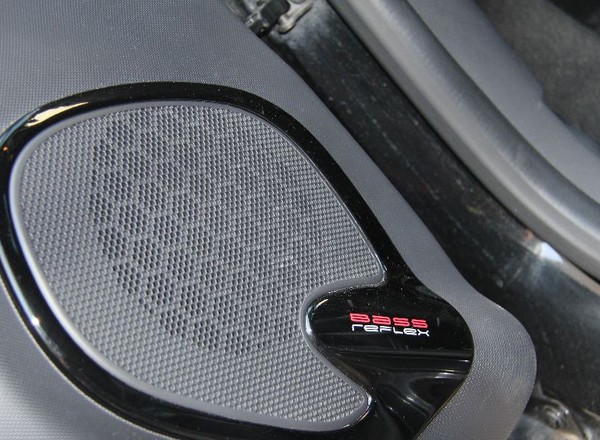 Bass reflex w Renault Clio