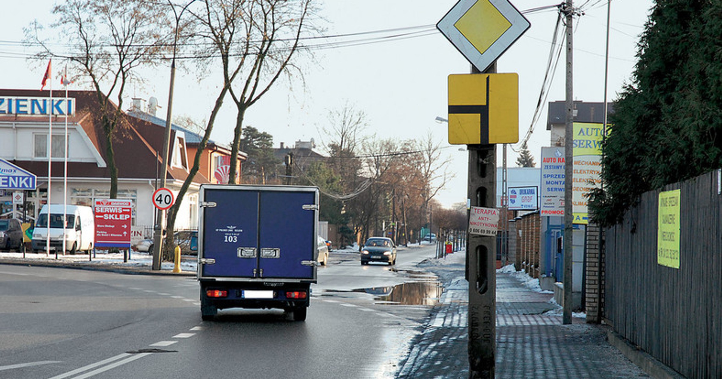 Niektórzy kierowcy określają takie pierwszeństwo "po kiełbasie"