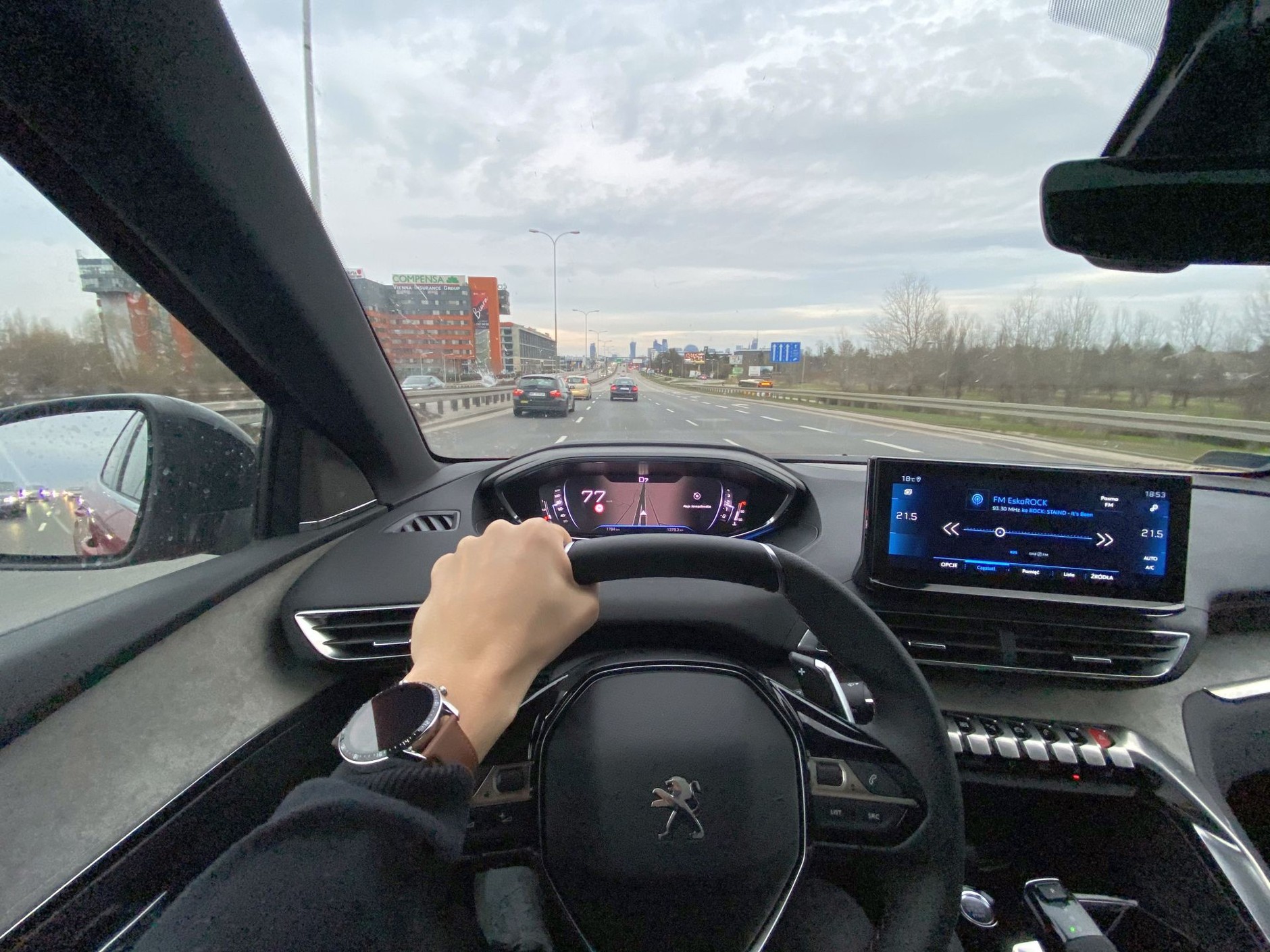 Peugeot 3008 GT pokazał kły - czyli, SUV widoczny w tłumie