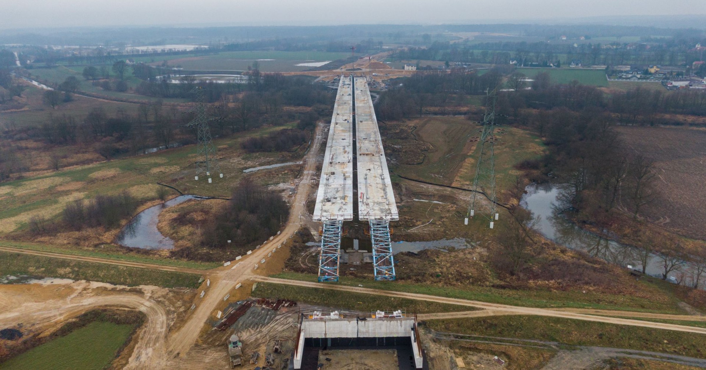Konstrukcja mostu nad Wisłą, budowanego w ramach obwodnicy Oświęcimia