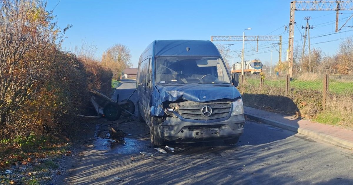  Busem wjechał w furmankę. Koń niestety też ucierpiał