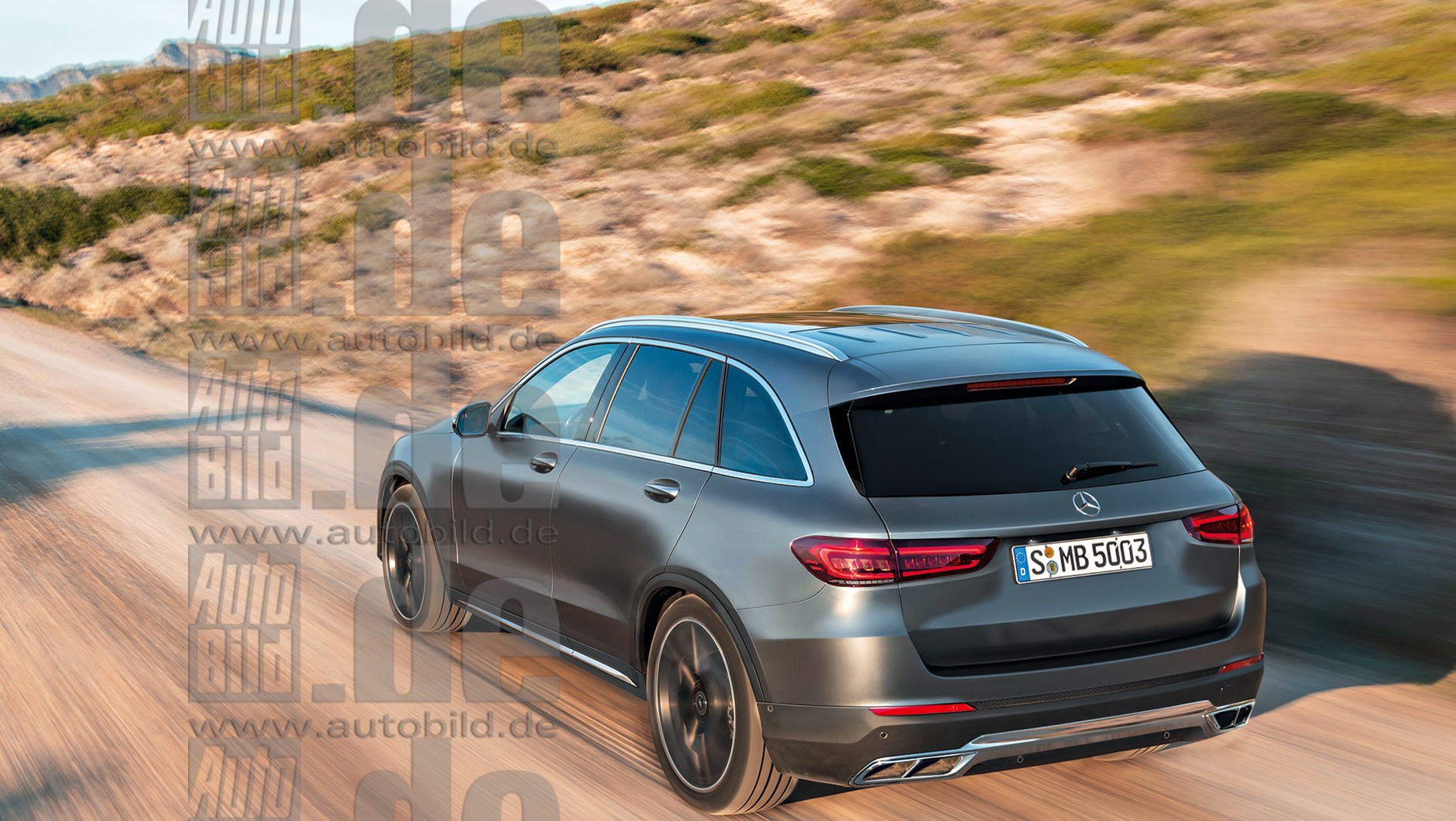 Mercedes GLC II – Koncern wraca do klasycznych rozwiązań w stylistyce, a to oznacza mniej przetłoczeń i krawędzi, za to więcej spokojnych, ale i eleganckich obłości