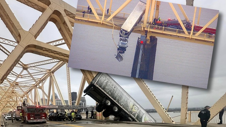 Ciężarówka przebiła bariery mostu i zwisała nad rzeką