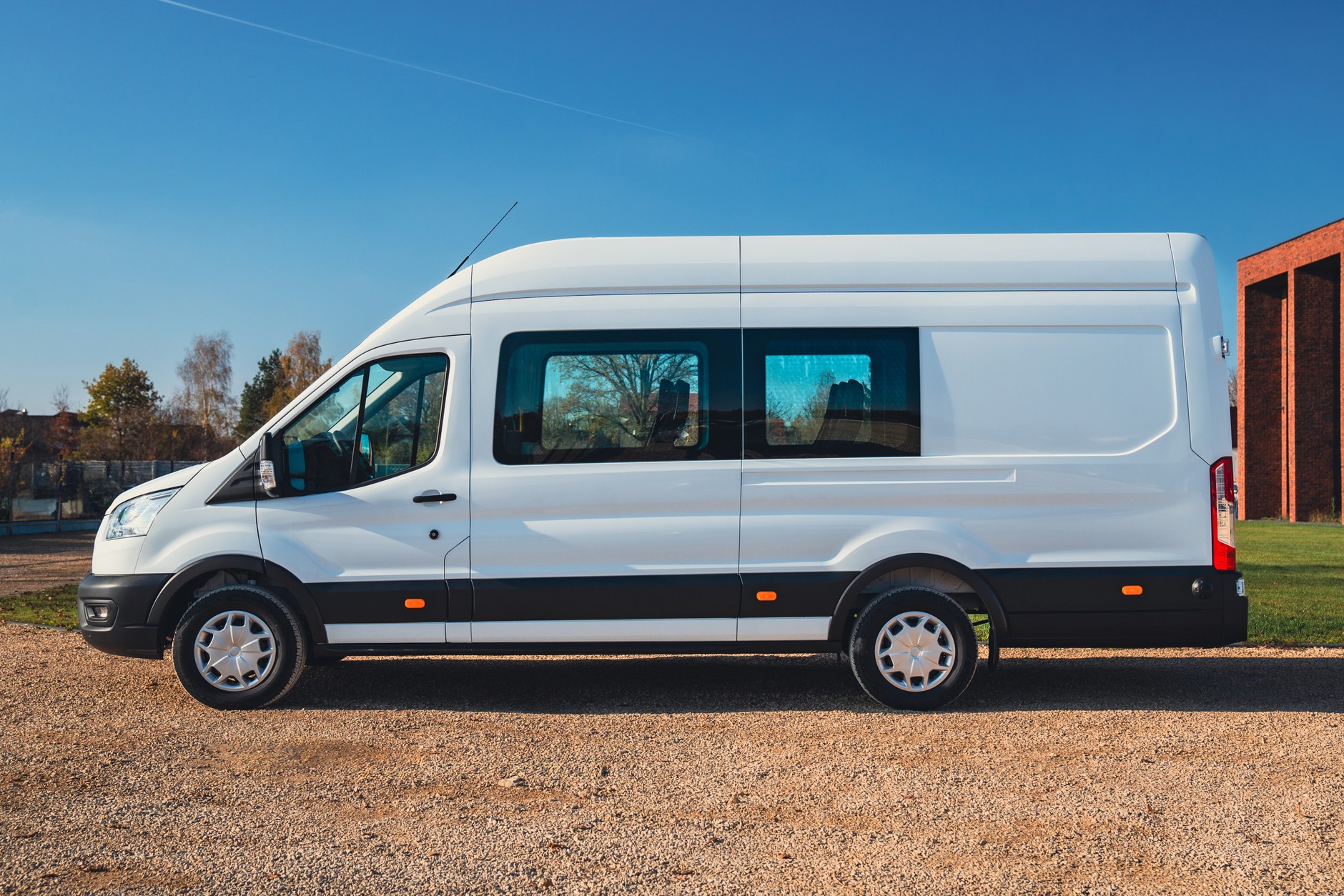 Ford Transit z podnośnikiem dla wózków inwalidzkich
