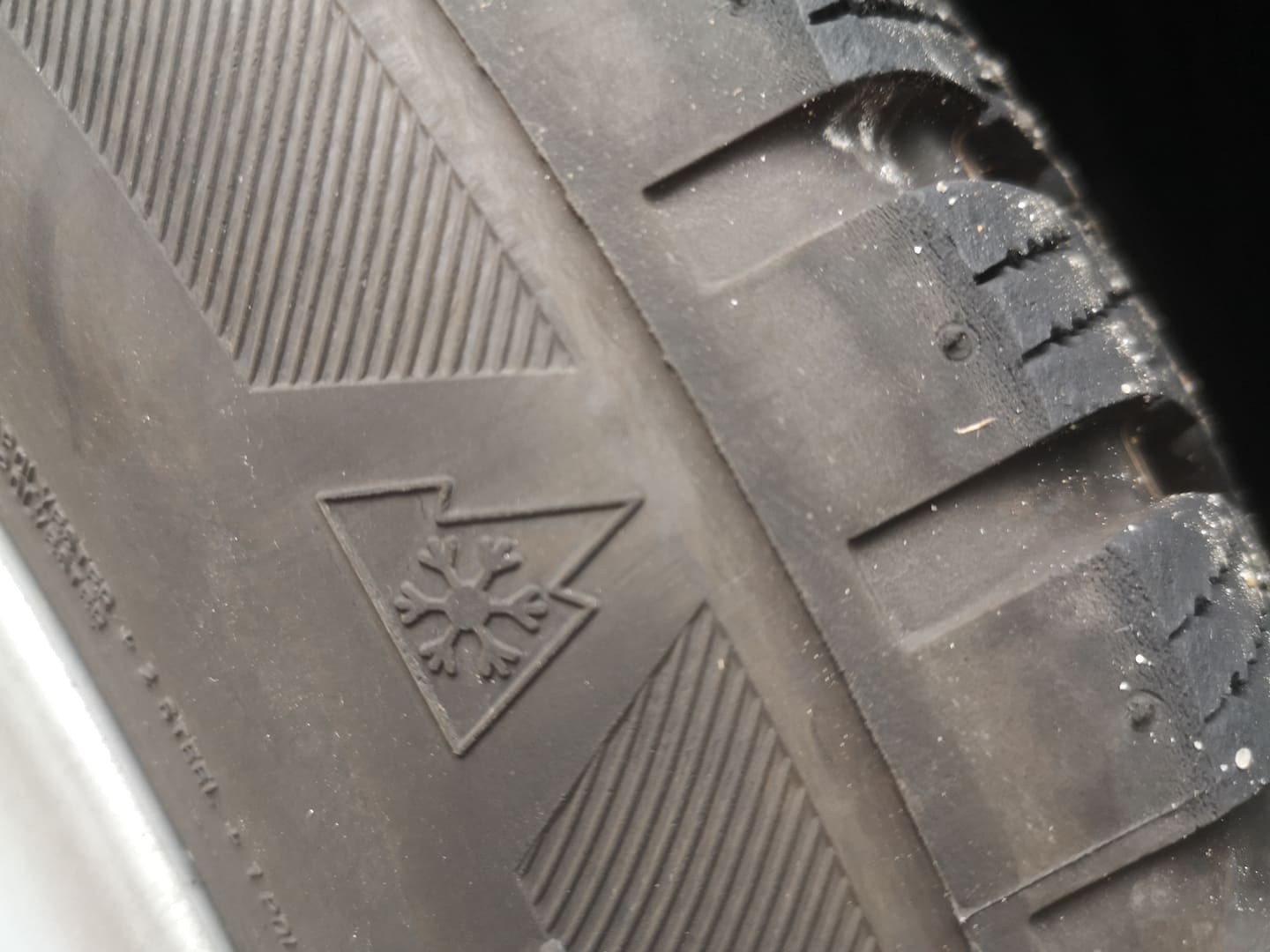 Prawdziwe opony zimowe muszą mieć oznaczenie 3PMSF –  samo oznaczenie M+S nie wystarczy!