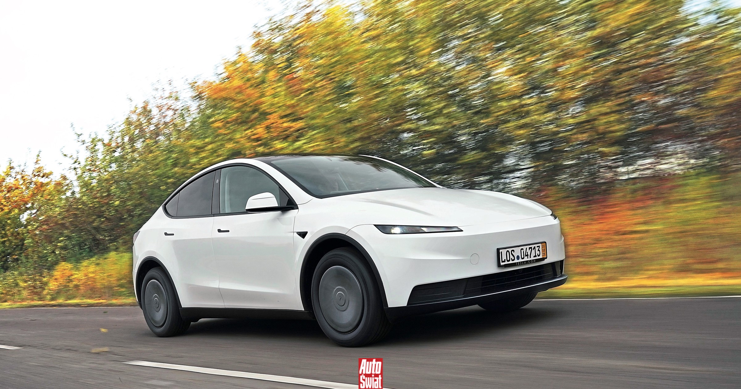 To ma być okazja roku? Tak jeździ Tesla Model Y Standard, czyli "bieda wersja" bestsellera