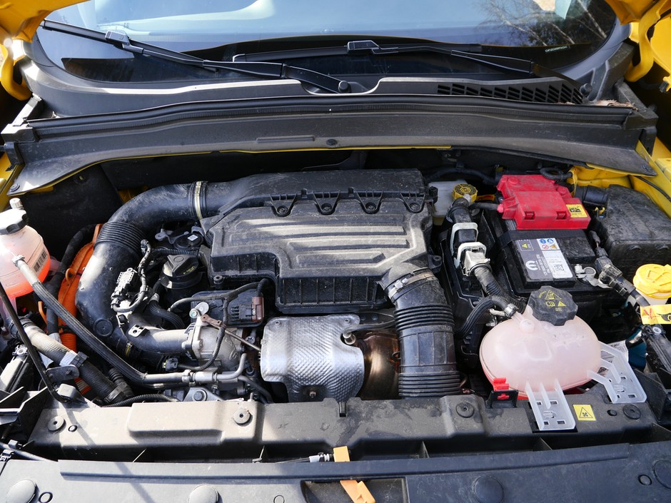 Jeep Renegade 4xe Plug-in Hybrid: doładowany silnik spalinowy, do tego dwie jednostki elektryczne.