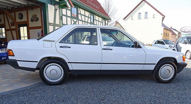 Mercedes 190 praktycznie bez przebiegu