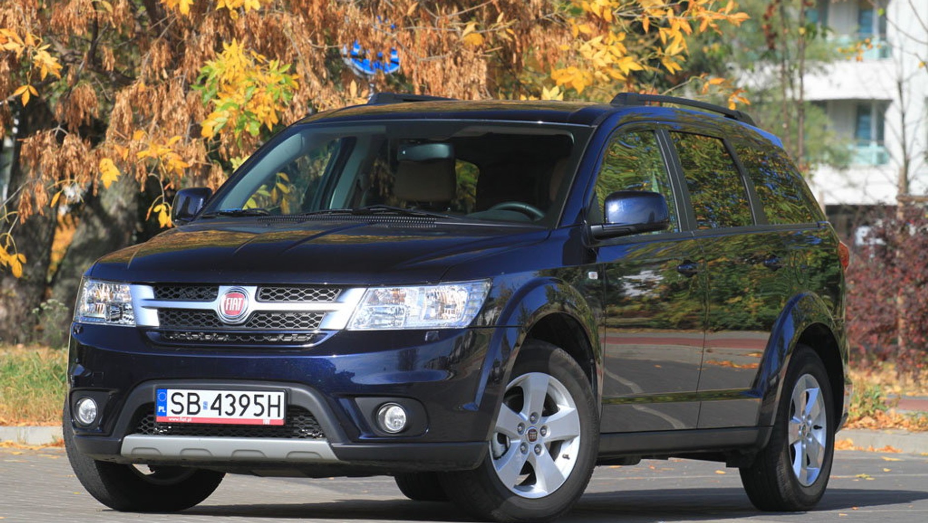 Wygląd SUV-a, a wnętrze minivana. Można to pogodzić w Fiacie Freemoncie. Pod maską nawet V6!