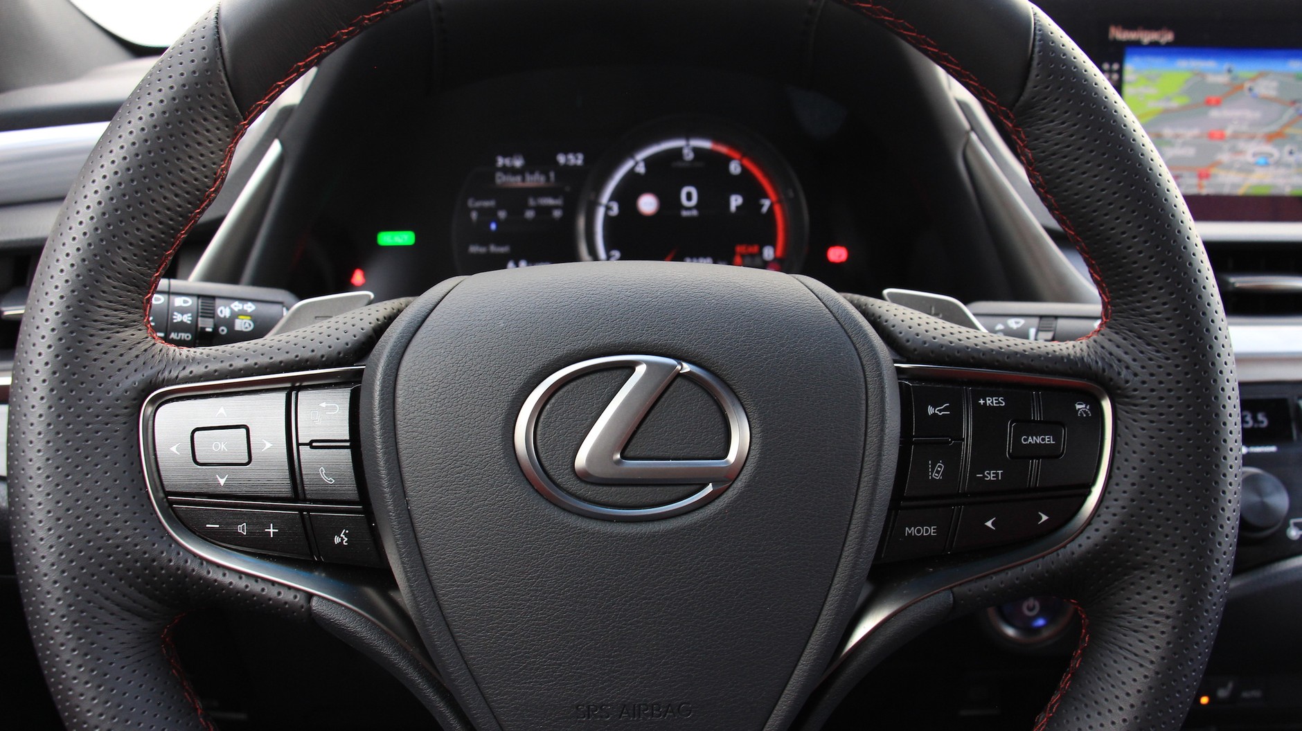 Lexus ES 300h, czyli nowy konkurent hybrydowej „Piątki” i „E-Klasy” | Test