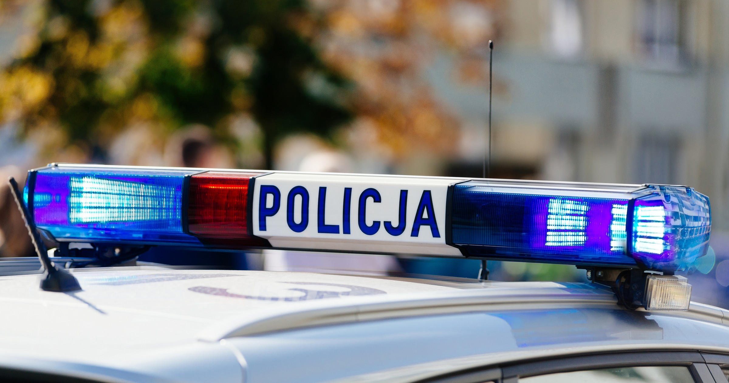 W czasie ucieczki uderzył w radiowóz. Wpadł przez coś innego