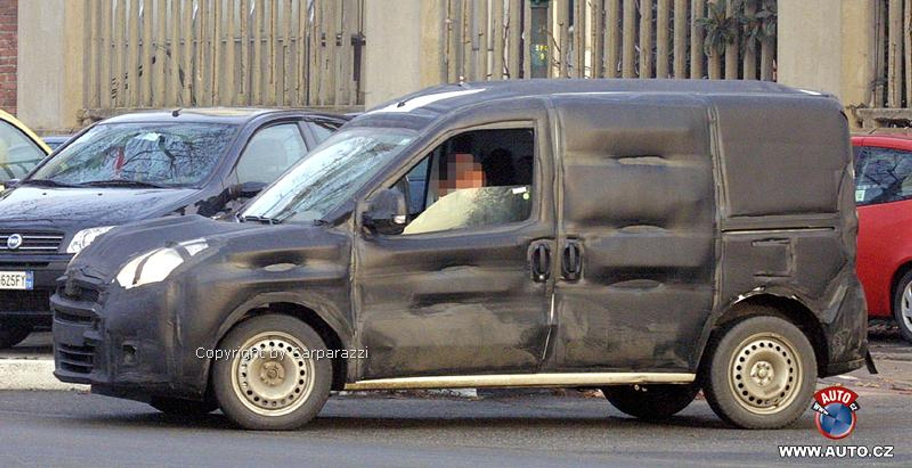 Zdjęcia szpiegowskie: Fiat Doblo - pierwsze zdjęcia i informacje o 2. generacji