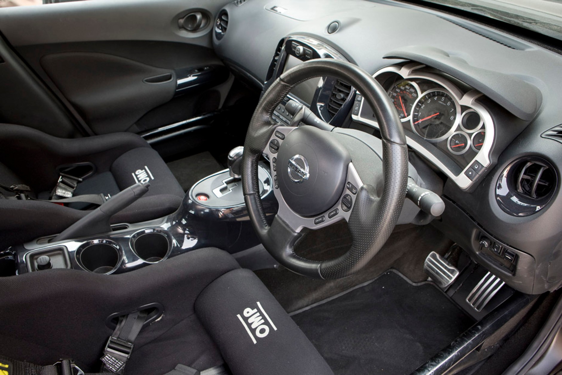 Nissan Juke-R: ognisty potwór