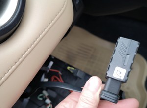Zniżka OC w zamian za montaż „szpiega” – coraz więcej Polaków się na to decyduje