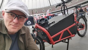 Elektryczny rower do wożenia dzieci albo bagażu. Czy to dobry sprzęt do miasta? Jeździłem i jestem pod wrażeniem