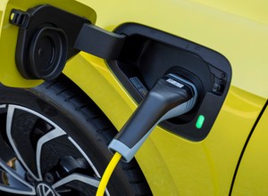 Volkswagen wstrzymuje produkcję hybryd. Brakuje podzespołów