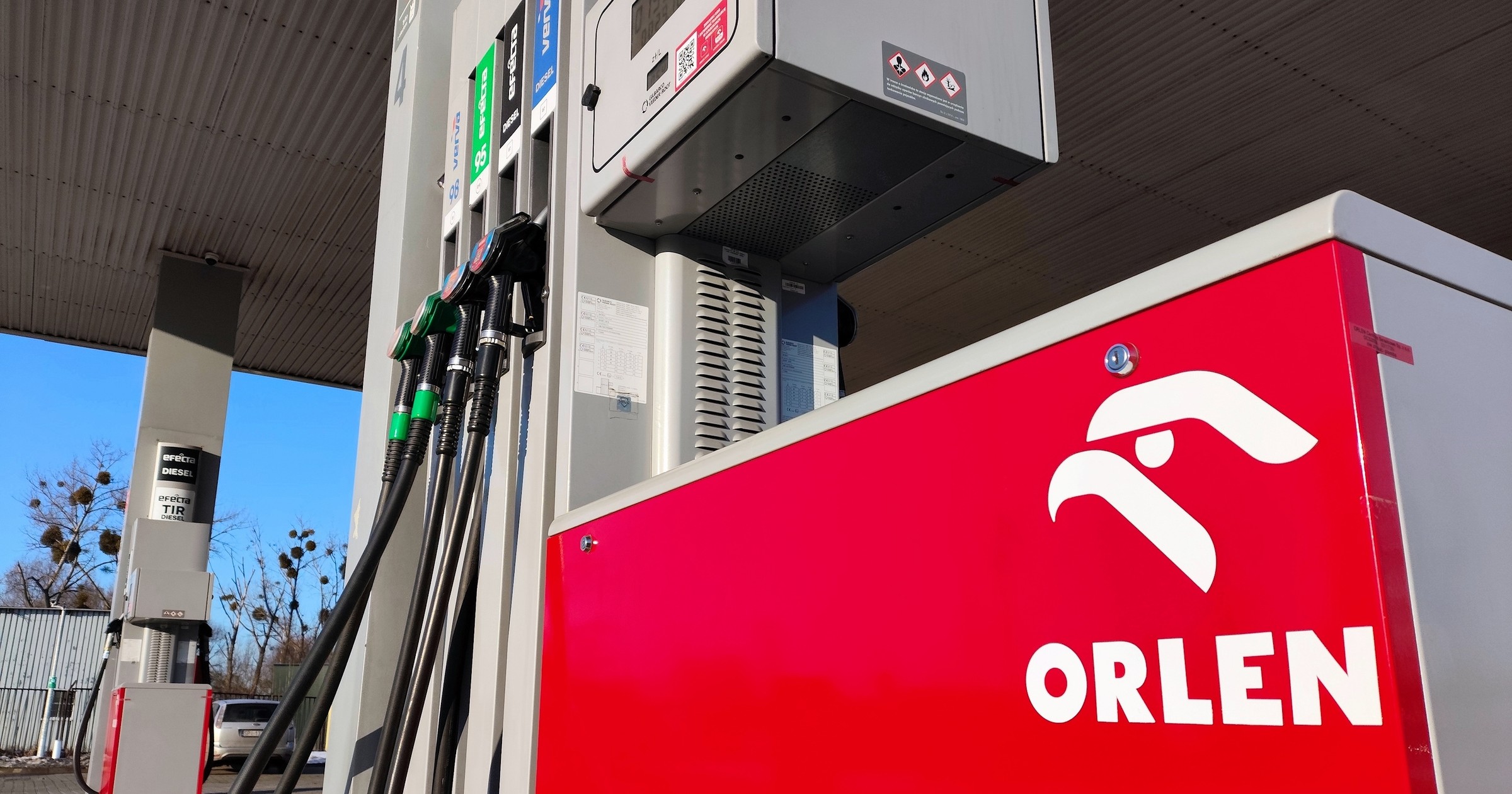 Dzień po informacji o rozejmie między USA i Iranem Orlen obniżył hurtowe ceny paliw. Na ceny na stacjach przełoży się to za kilka dni. 