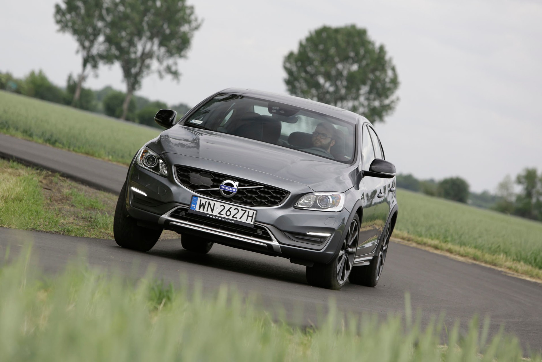 Volvo S60 D4 AWD Cross Country - sedan na szczudłach