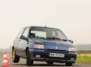 Renault Clio 1.8 16V: dziarski staruszek czy kupa złomu?