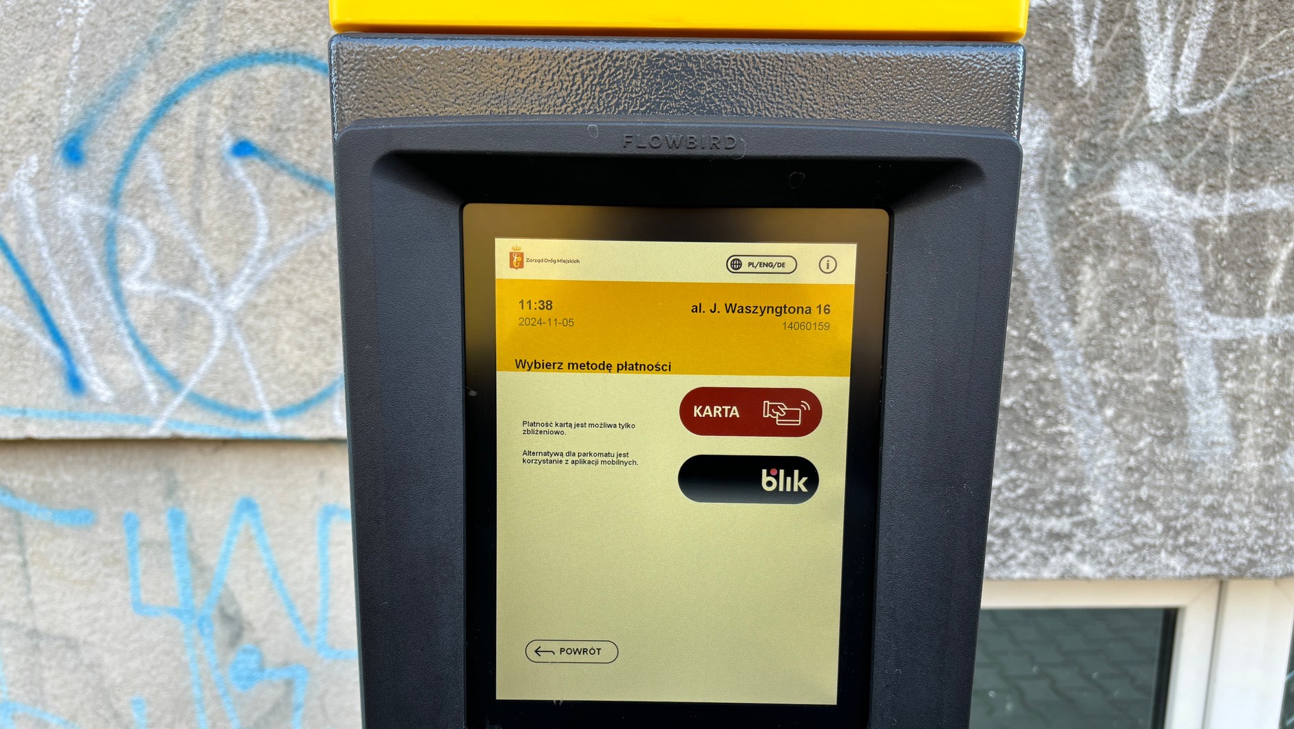 W zależności od parkomatu, ma on możliwość płacenia nawet blikiem. W Polsce podobna kradzież jest więc prawie niemożliwa