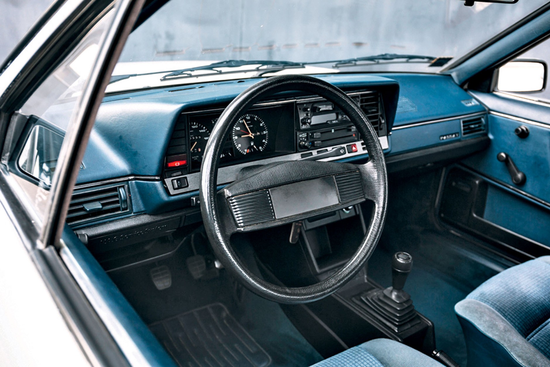 Volkswagen Passat1.6 GL - tradycyjnie pochylony