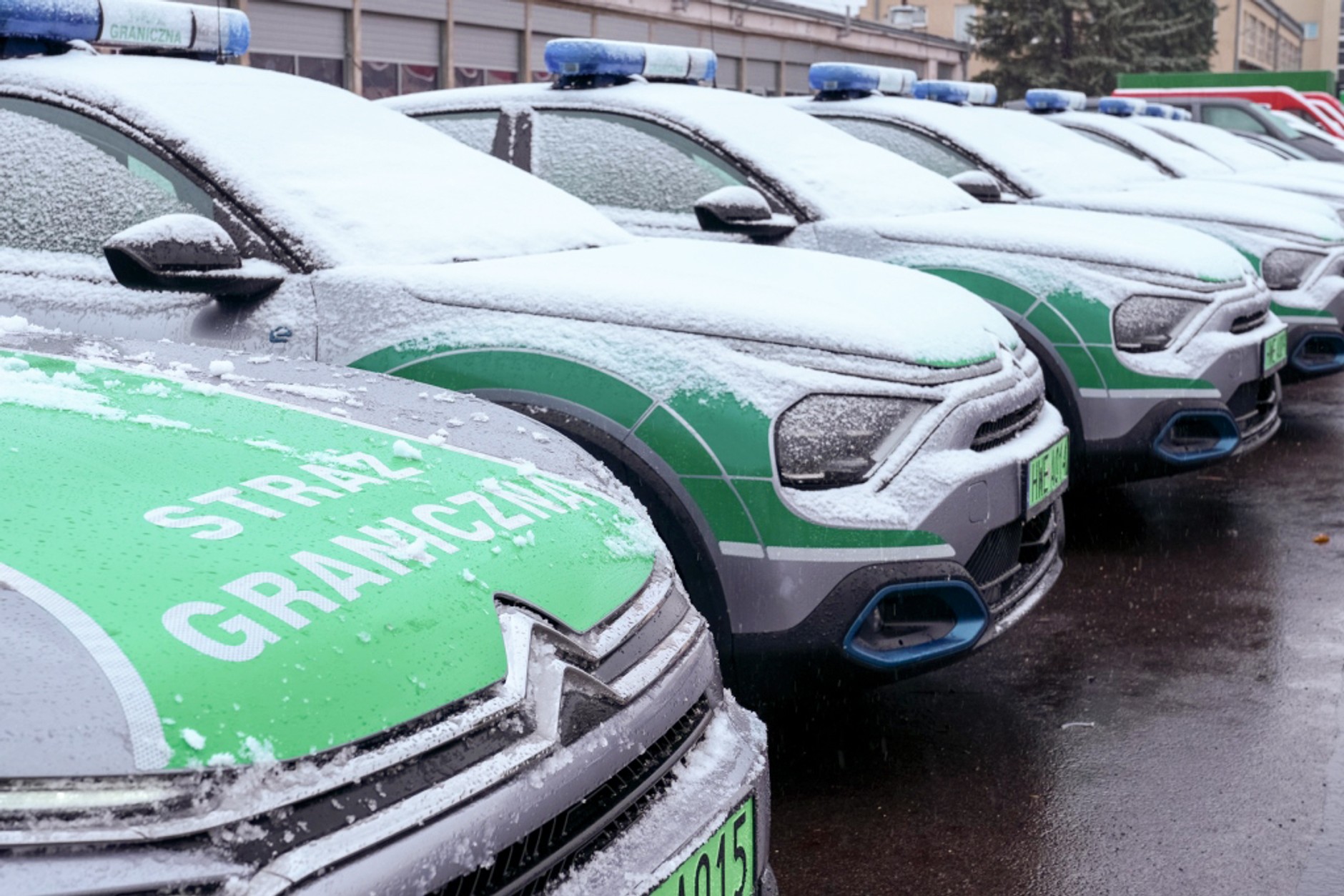 Straż Graniczna kupiła za 5,4 mln zł 27 elektrycznych Citroenów e-C4