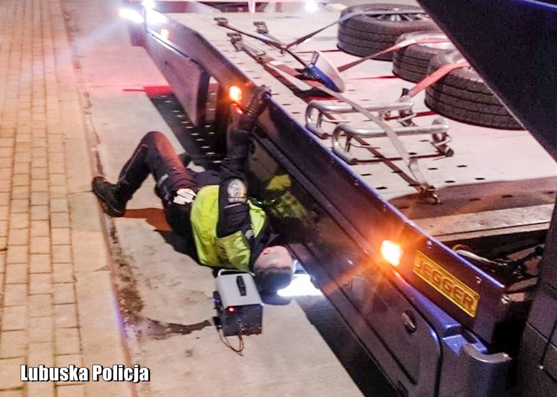 Policja na co dzień korzysta już ze specjalnych ambulansów