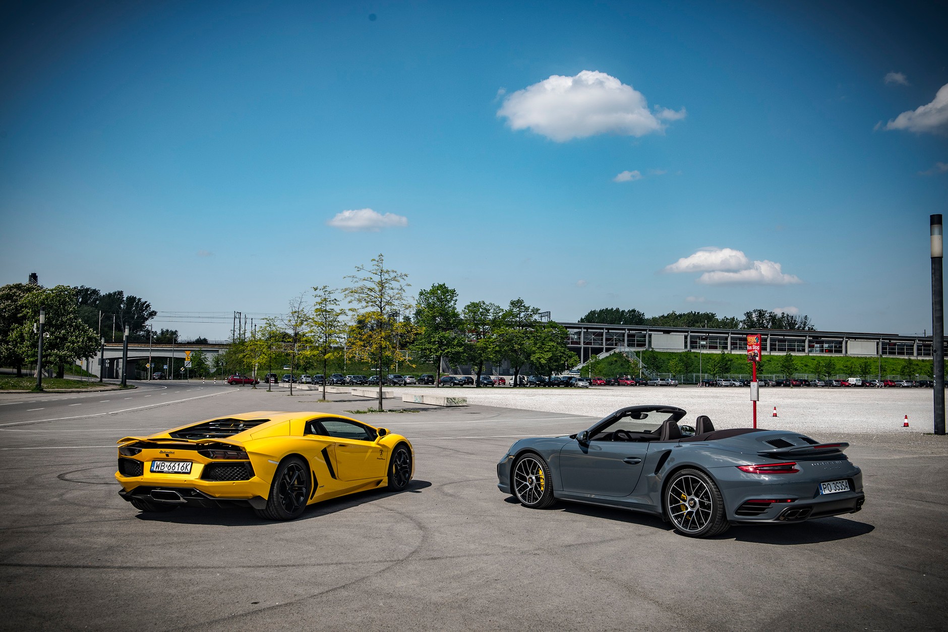 Lamborghini Aventador Coupe vs. Porsche 911 Tubo Cabrio